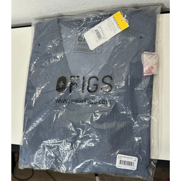 NWT FIGS Casma Scrub Top Small Blue Denim 3 Pocket V-Neck Classic Fit Top - Picture 5 of 7